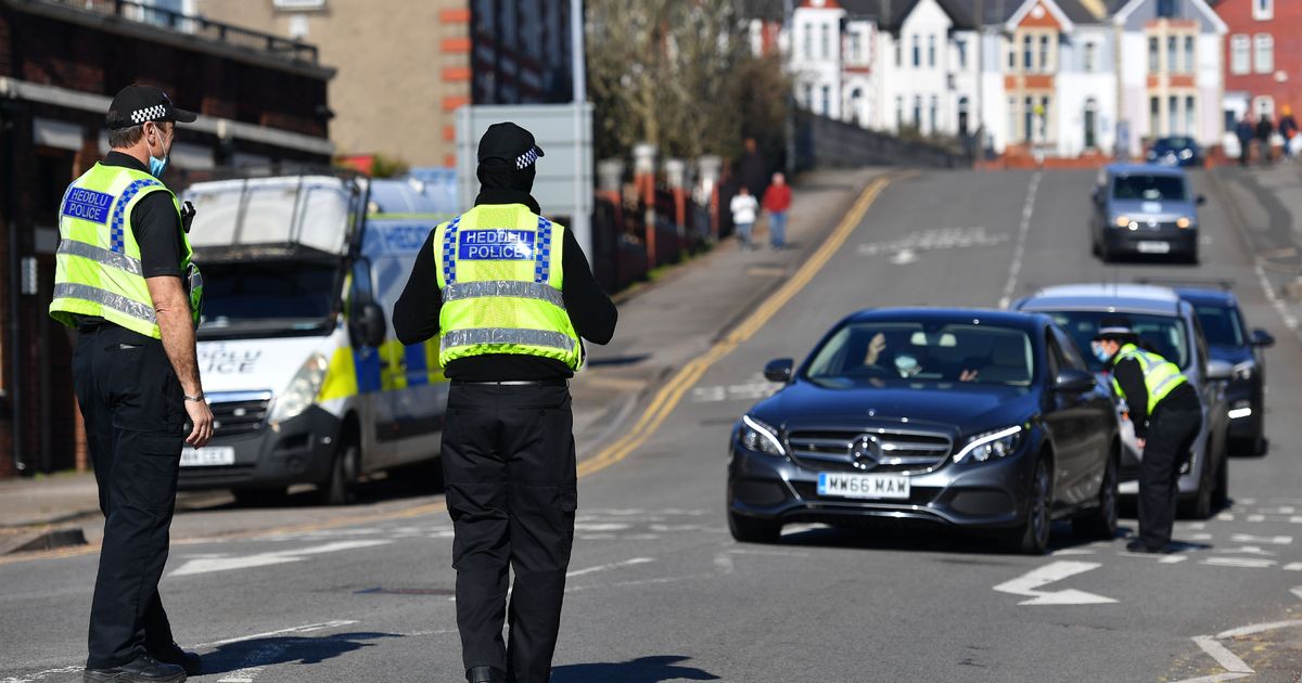 Police crackdown on sun-seekers flouting lockdown with seaside checkpoints