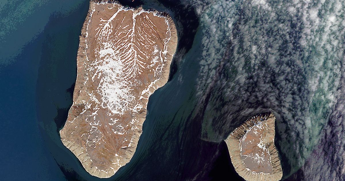 Islands less than three miles apart are separated by 21-hour time difference