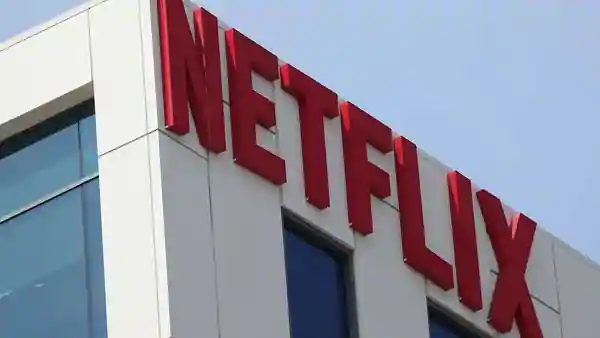 Netflix launches automatic downloads feature