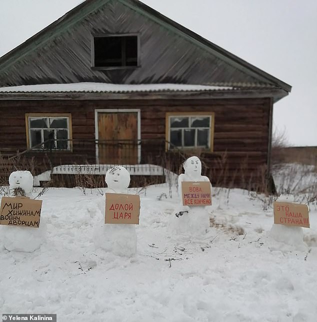 Russian police arrest activist for building a rally of anti-Putin snowmen