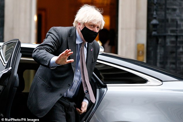 Boris Johnson ‘planning to ease lockdown in three stages’Â 