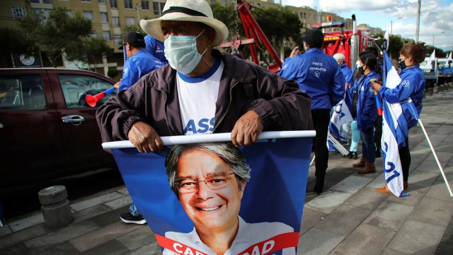 Wealthy ex-banker campaigns as Ecuadorâ€™s â€˜change candidateâ€™