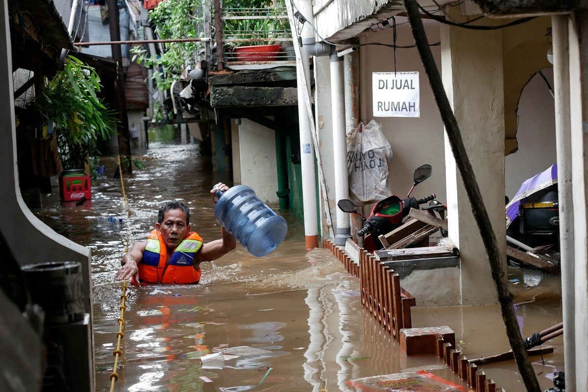 Jakarta flooding crisis claims five lives