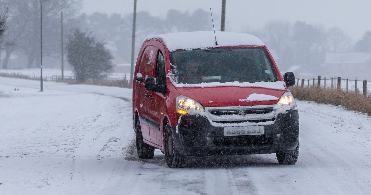 UK Weather: More snow forecast this weekend after River Thames freezes over