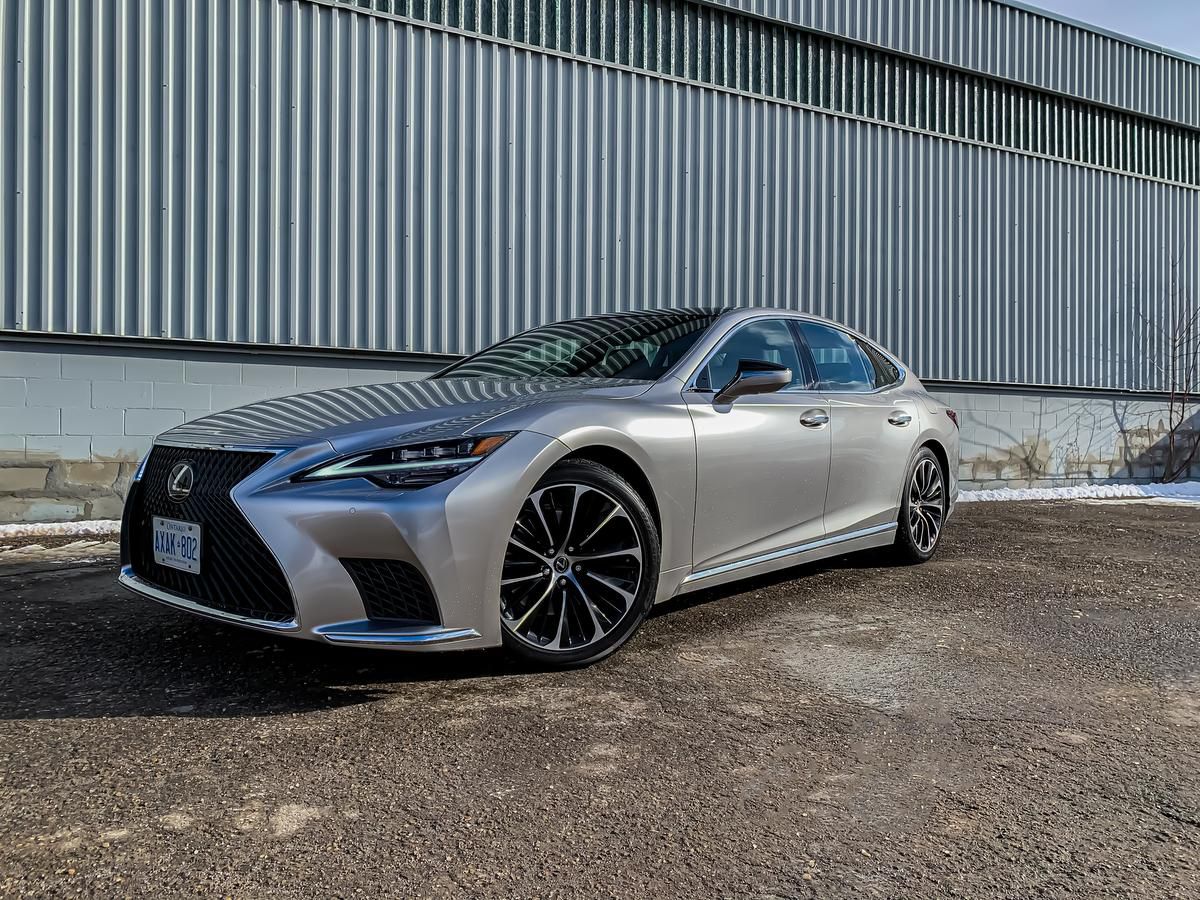 2021 Lexus LS 500 is a pompous, fat and happy cruiser