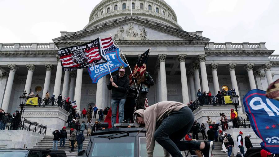 Democrats warn that acquitting Trump would set â€˜terrible standardâ€™