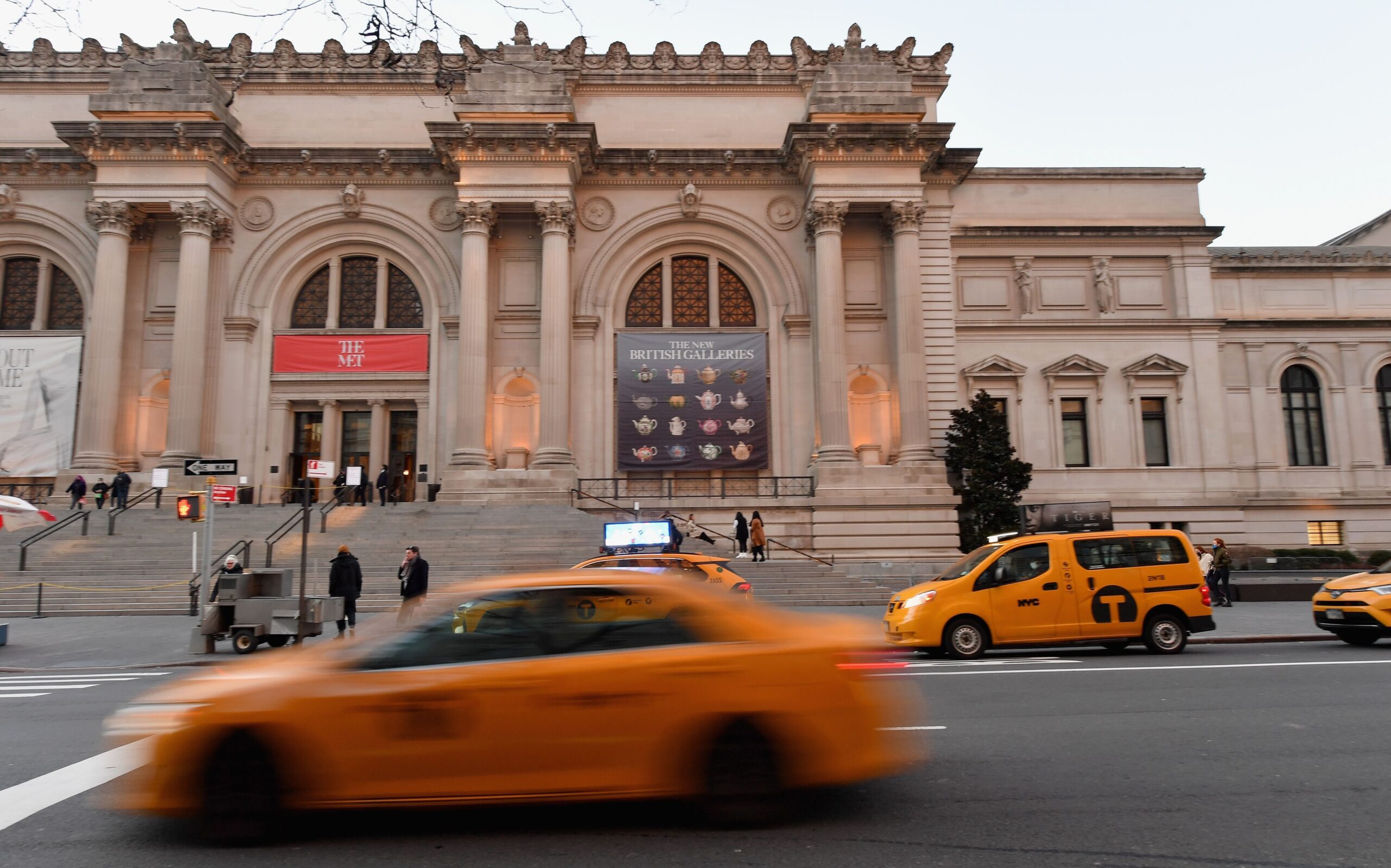 Former Met Director Compares Museum Deaccessioning to Crack Addiction