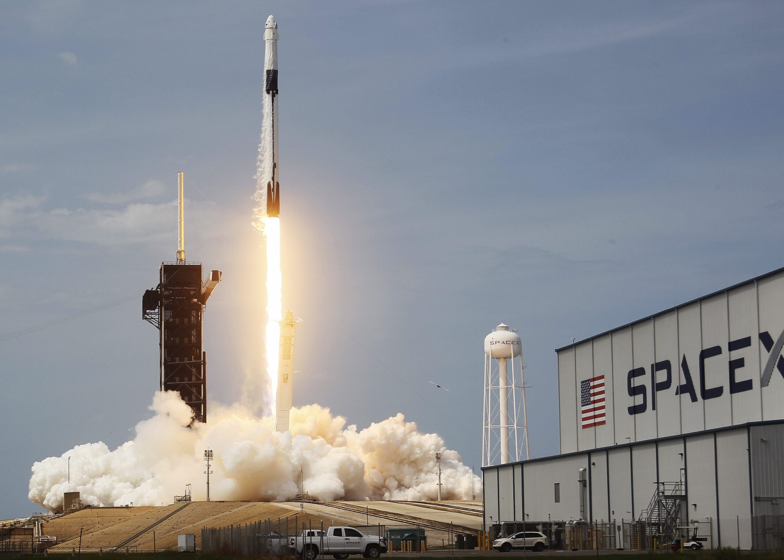 SpaceX Closes Massive Funding Round, Elon Musk Updates On Starlink IPO