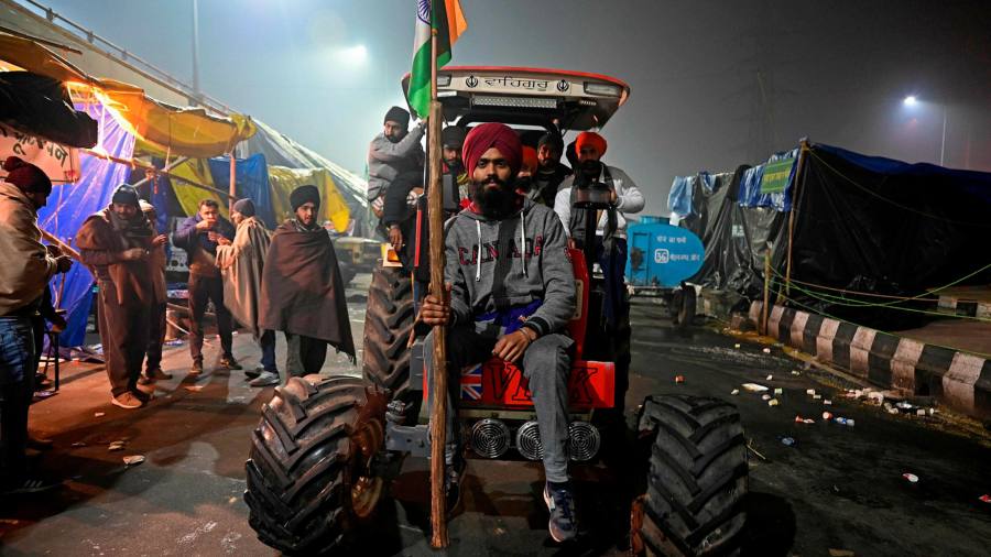 India warns Twitter to reimpose ban on accounts linked to farmersâ€™ protests