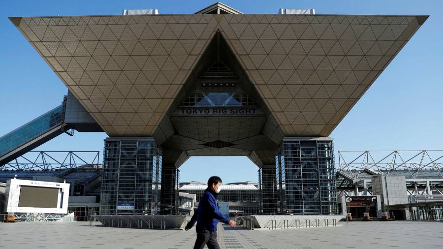 Gadget makers seek gold in eerie Tokyo trade show