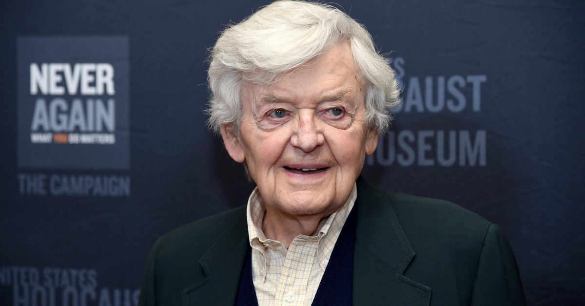 Hal Holbrook, Prolific Actor Who Played Twain, Dies at 95