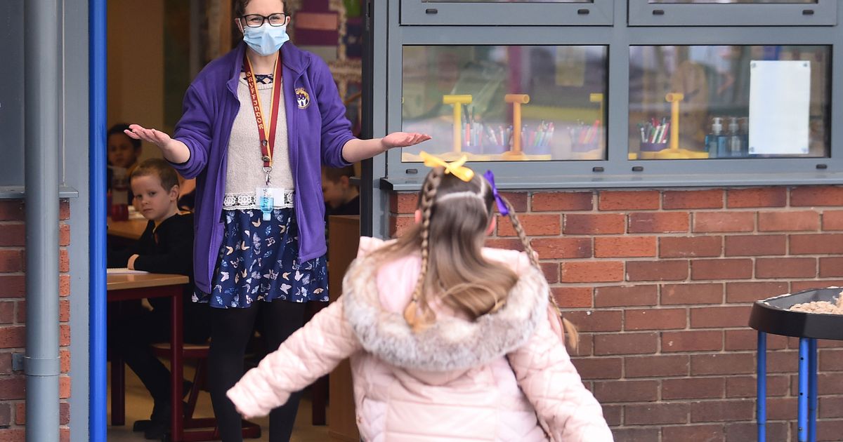 Face masks in schools slammed as â€˜unlawfulâ€™ and â€˜devastatingâ€™ for deaf children