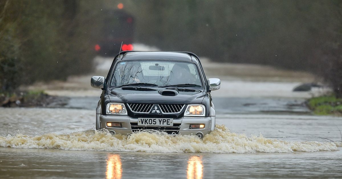 UK weather: Snow and flood warnings as Brits brave 70mph winds on miserable Mother’s Day