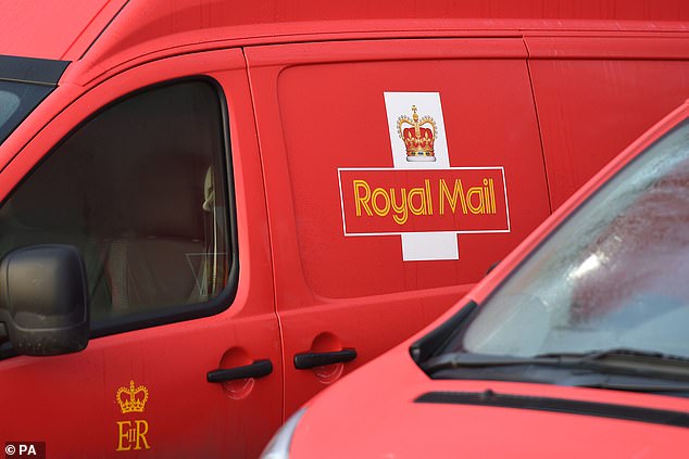 Royal Mail posts Â£900m sales amid pandemic parcel boomÂ 