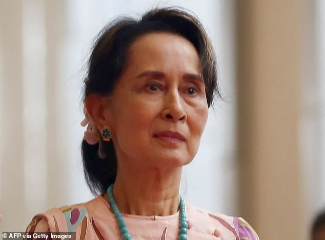 Myanmar: Military accuses Aung Suu Kyi of taking Â£430k bribes as seven are killed