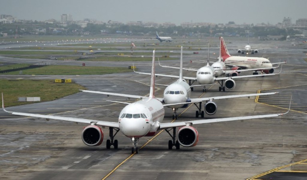 India extends international flight ban to April 30