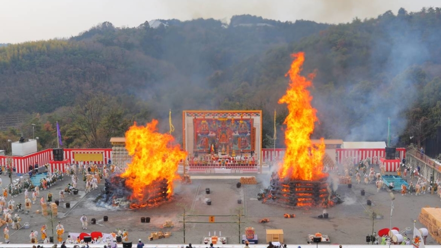 Agon Shu adheres to social distancing in Fire Rites Festival