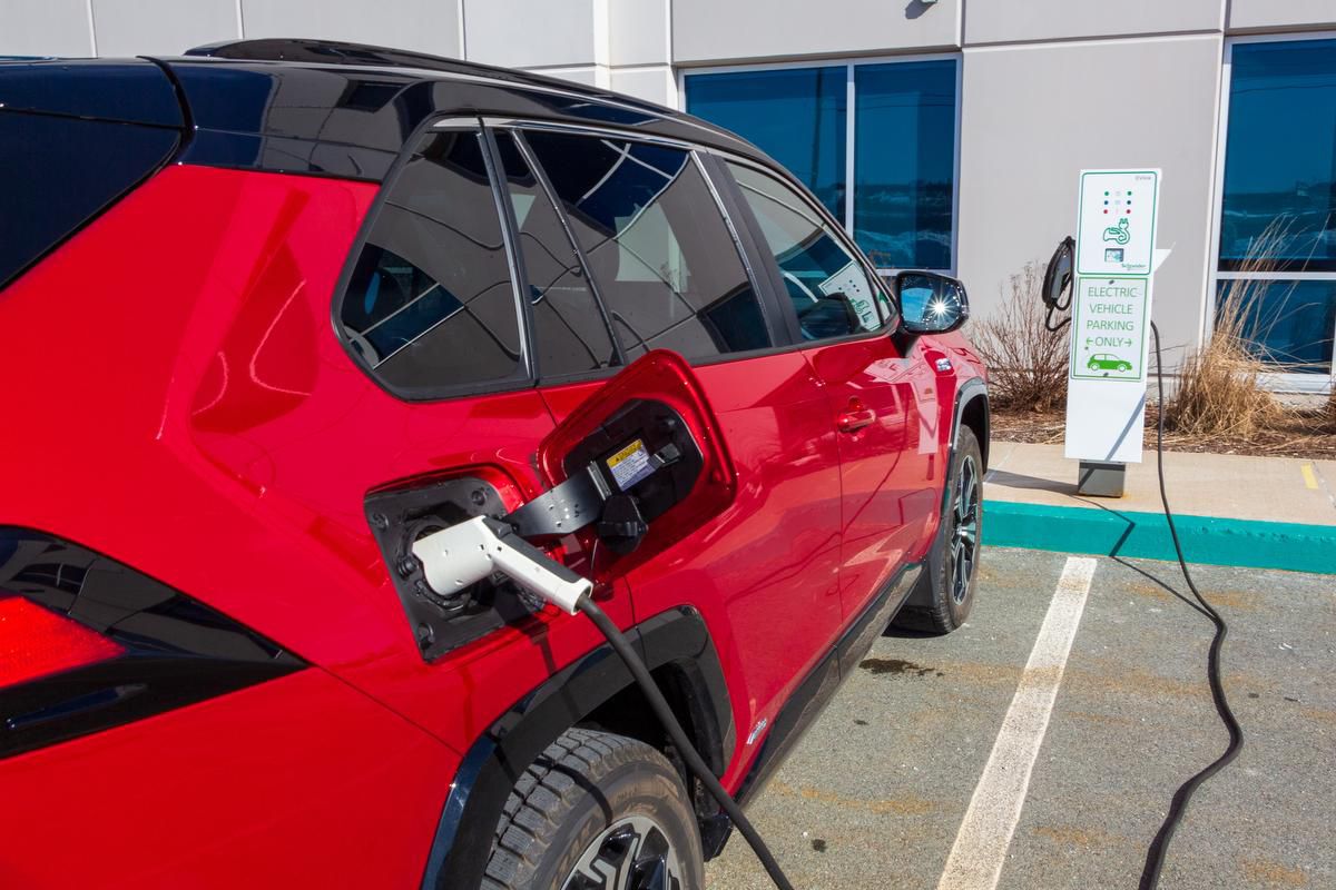 Study shows Canadians very interested in EVs