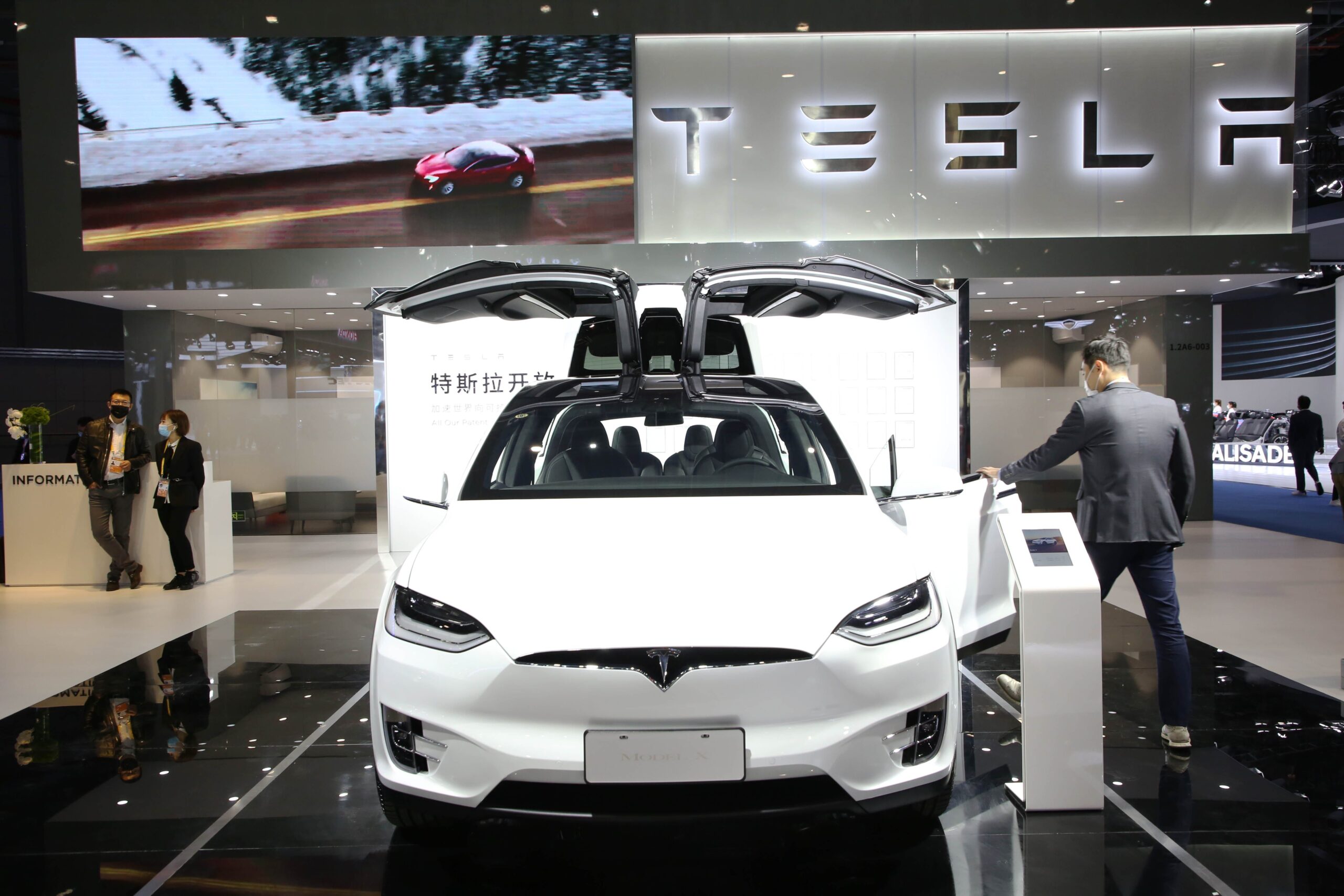 Tesla Stock Tumbles 25% In a Month, Electric Vehicle Competition Surge