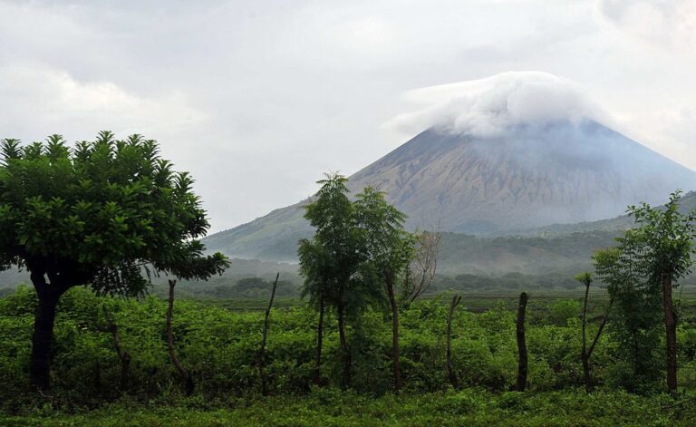 Nicaraguaâ€™s San Cristobal Volcano Erupts and Showers City With Ash ...