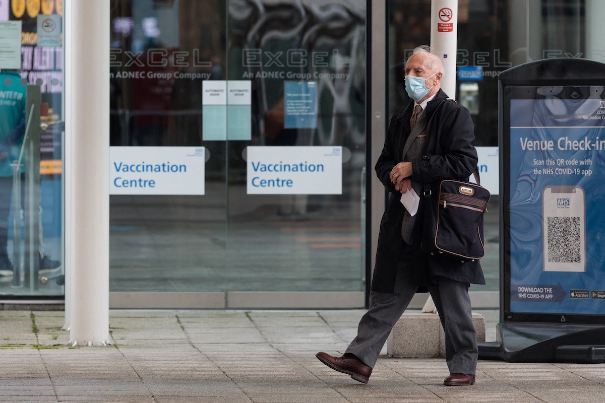 UK hunts for carrier of Brazil Covid strain